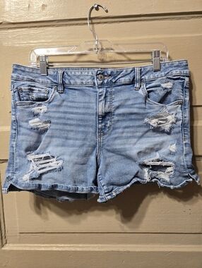 American Eagle Next Level Stretch Midi Distressed Light Wash Shorts GUC Size: 16